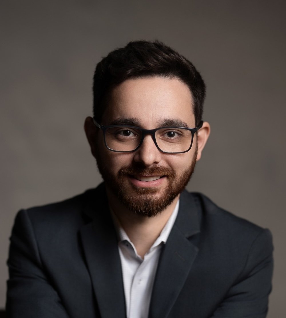 Dr. Lucas Miano